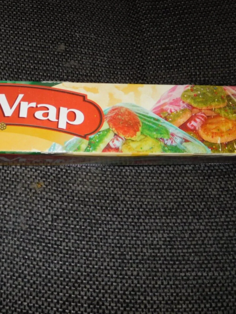 New Vintage green Christmas holiday plastic wrap 75 sq ft 18